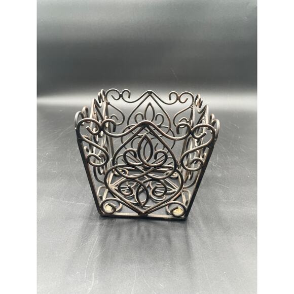 Southern Living at Home Wire Basket or Plant Holder Overlapping Hearts Design - Picture 3 of 4